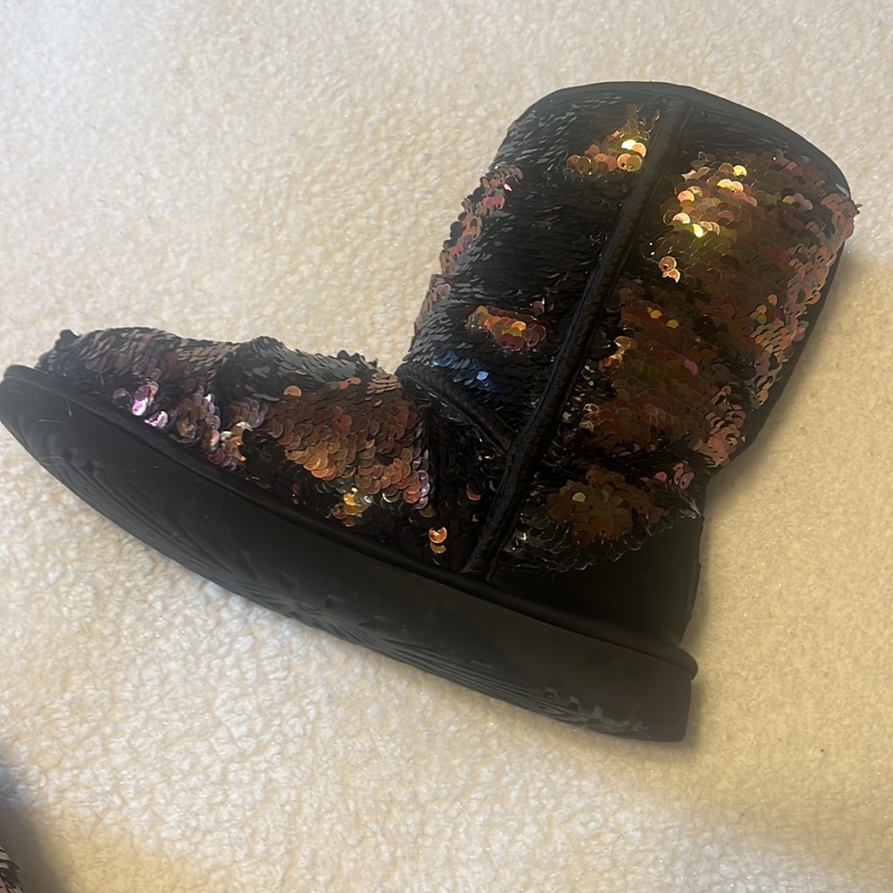 UGG CLASSIC SHORT SEQUIN BLACK/COPPER WOMEN'S BOOTS (Size 8)